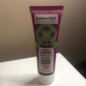 Moisturizing hand scrub by human and kind